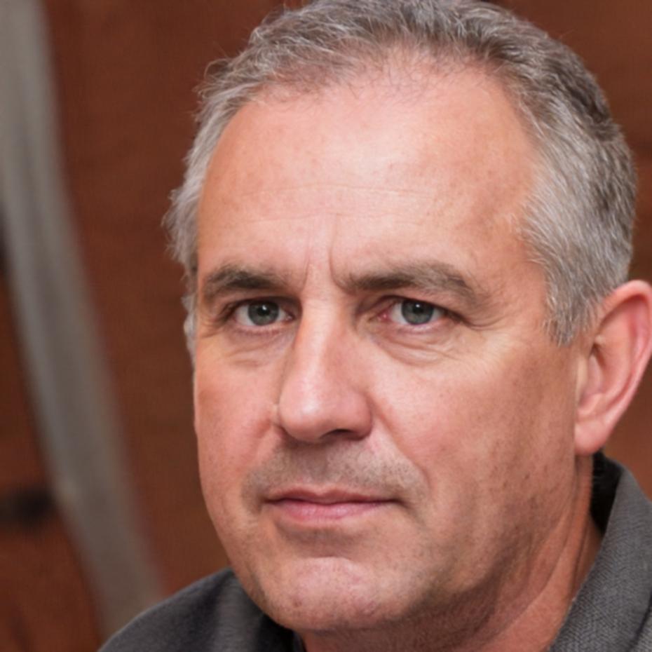 Portrait of Marcus Østergård, financial planning specialist